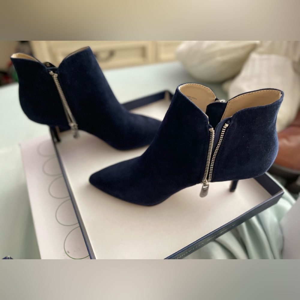Blue suede double sided zipper booties 7.5